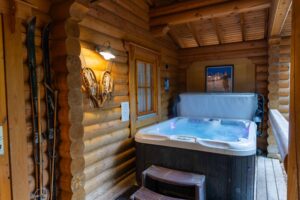 Bardola Log Cabin with Hot Tub under covered decking